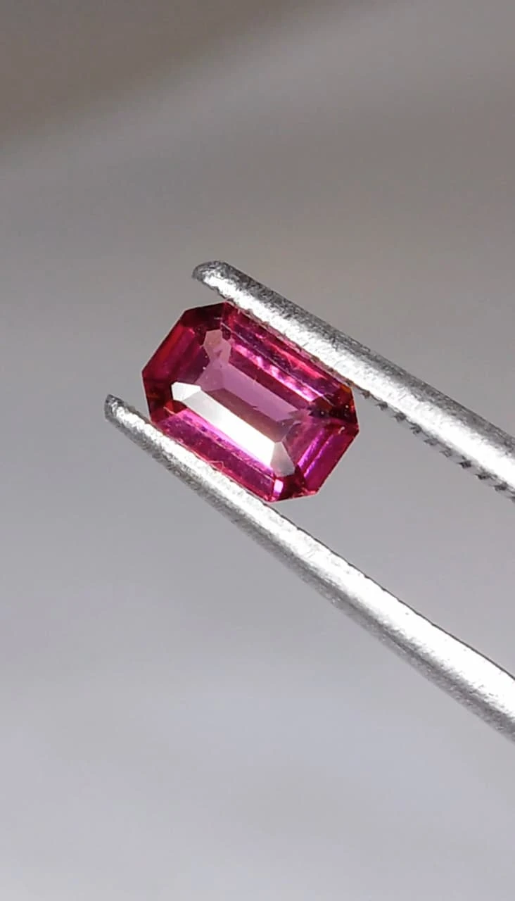 0.6ct Emerald Faceted Malaya Garnet from Tanzania — view 3